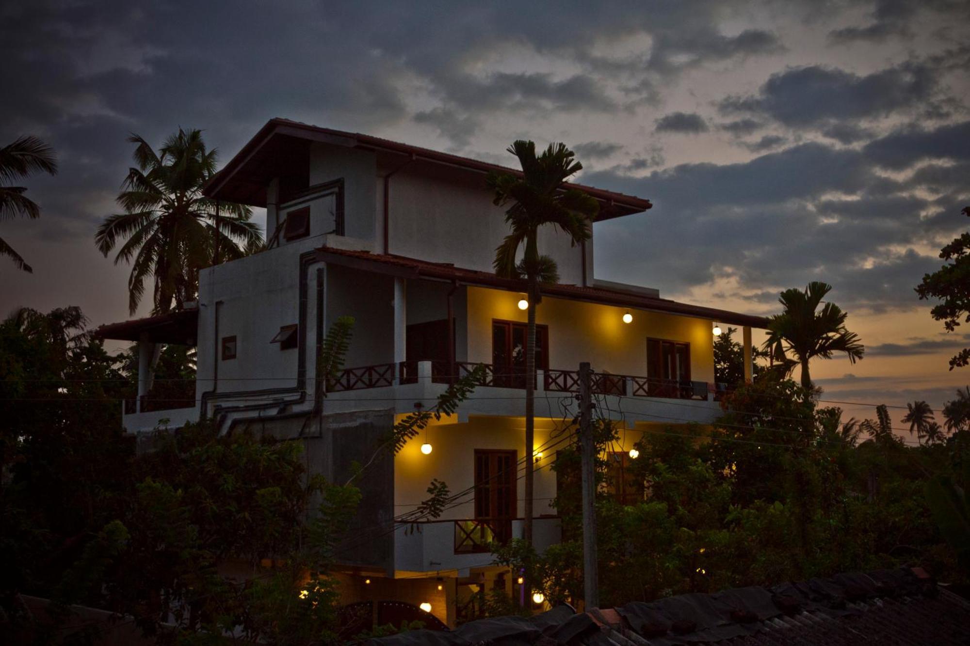 Dorian Guest House And Restaurant Weligama Exteriör bild