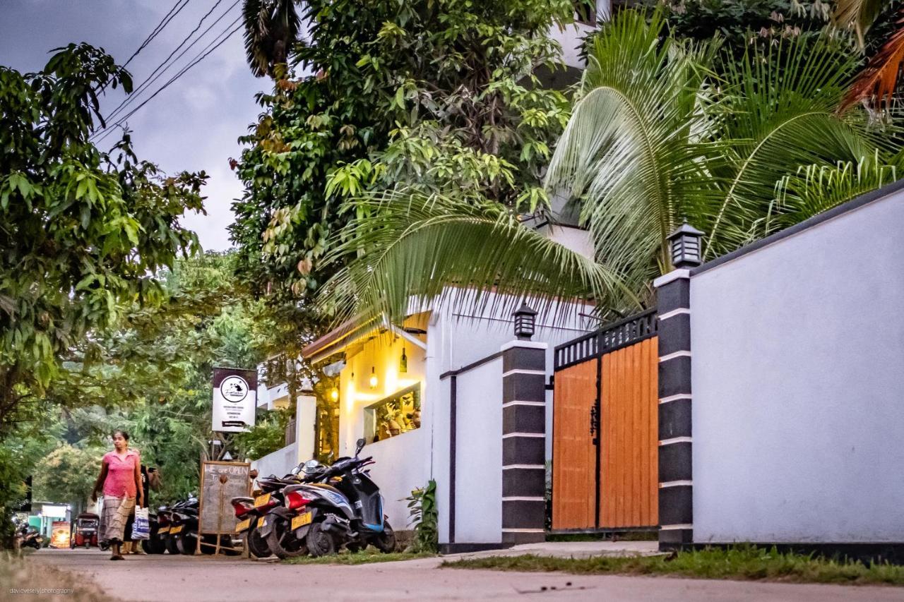 Dorian Guest House And Restaurant Weligama Exteriör bild