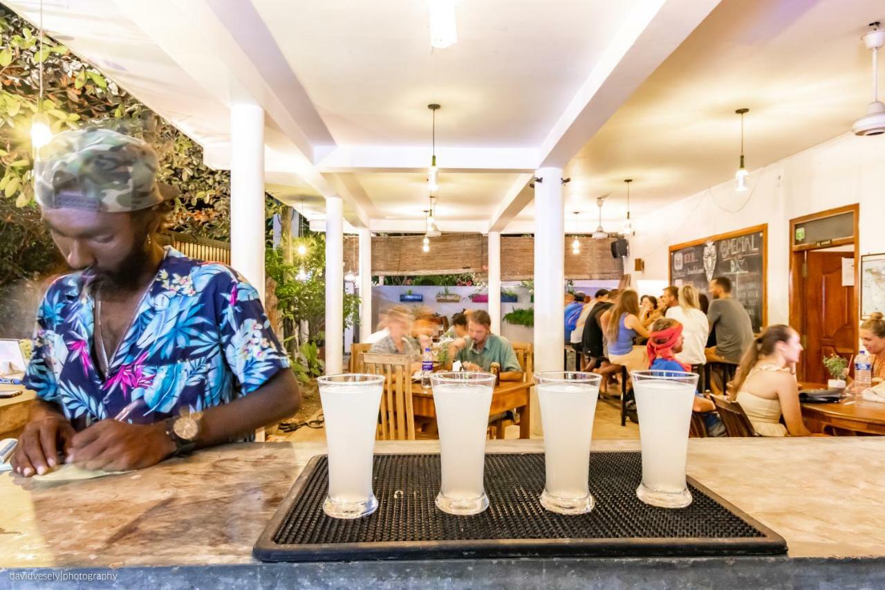 Dorian Guest House And Restaurant Weligama Exteriör bild